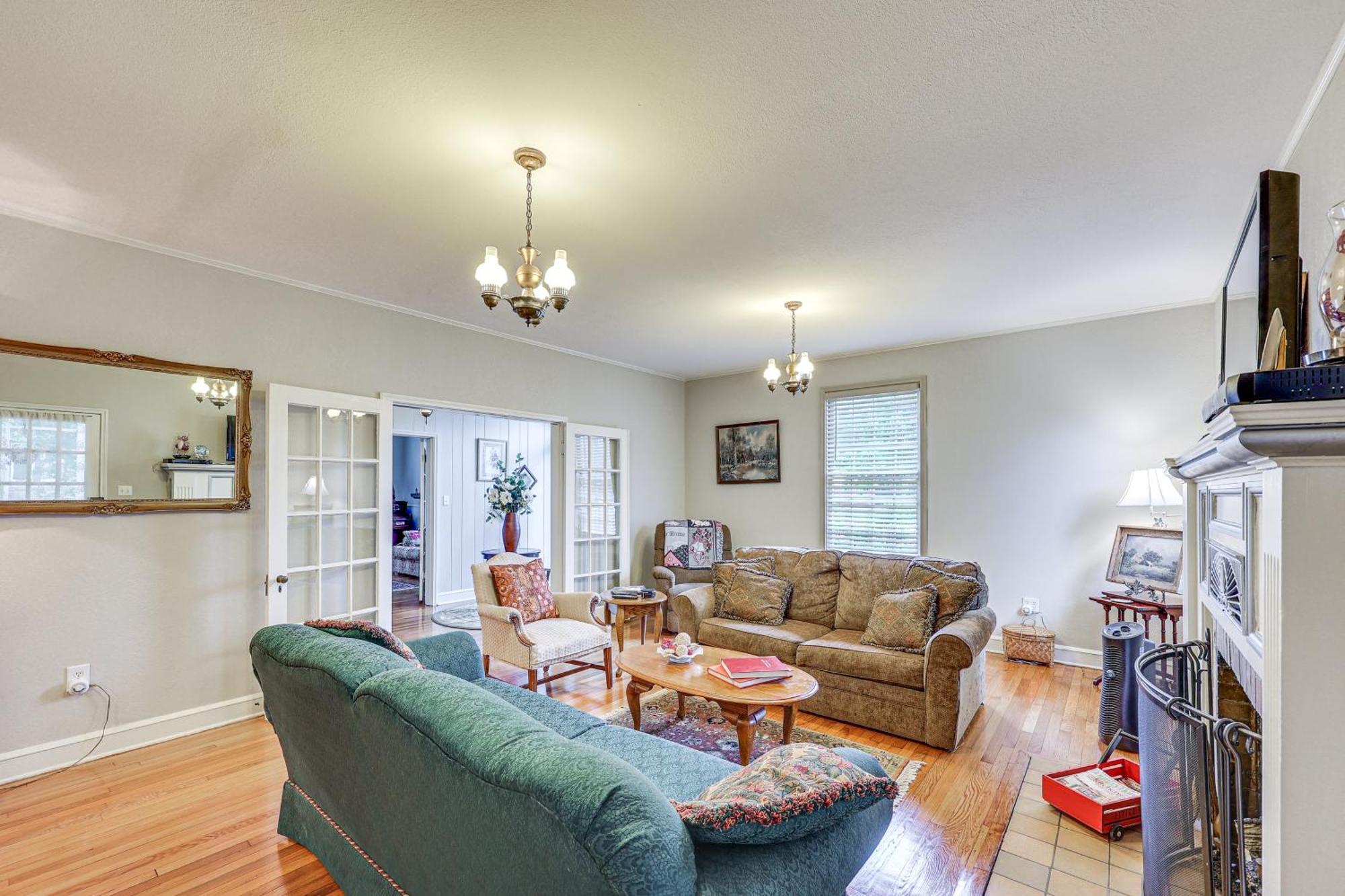 Delightful Retreat With Fireplace And Large Yard! Экстерьер фото