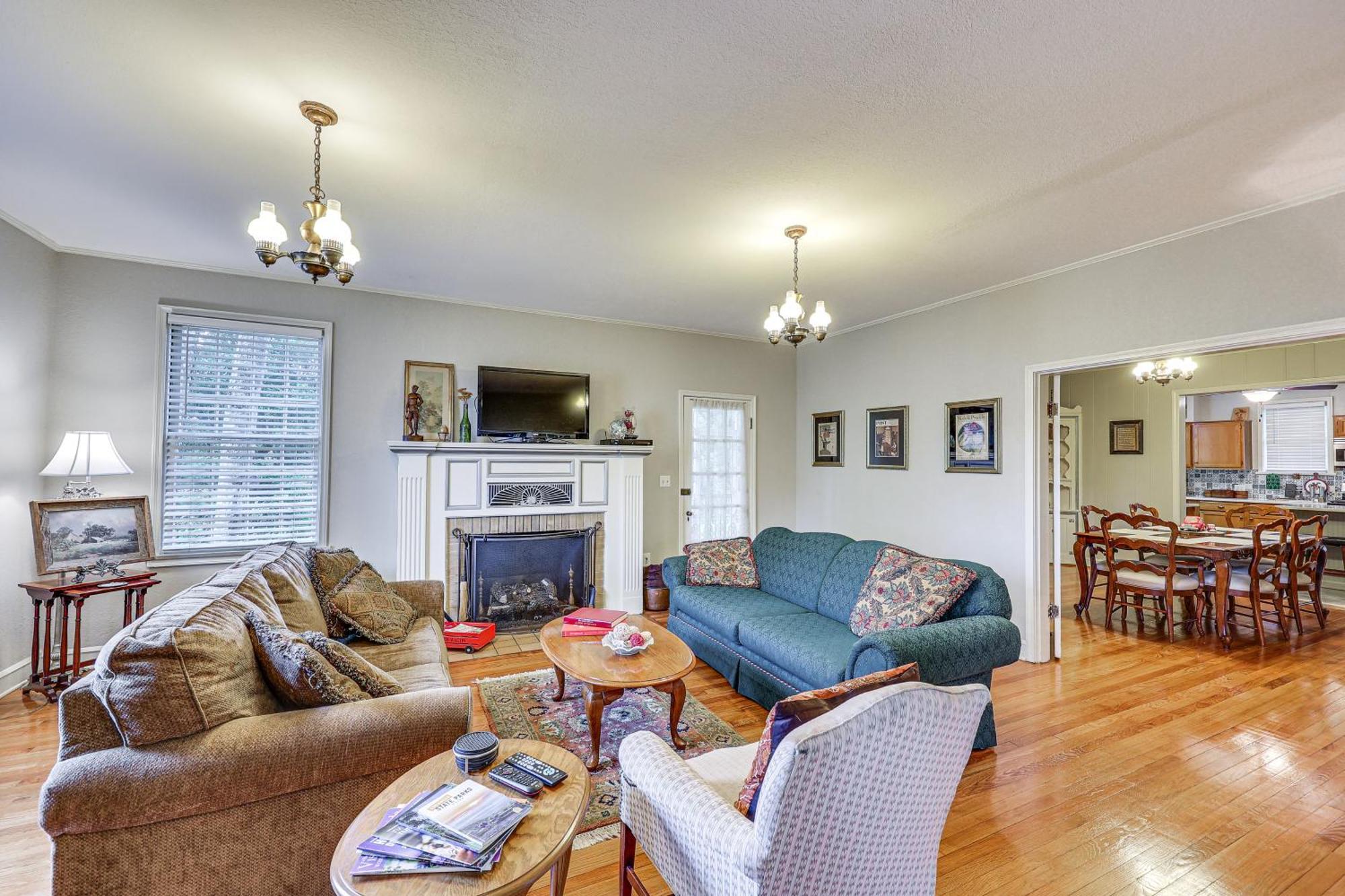 Delightful Retreat With Fireplace And Large Yard! Экстерьер фото