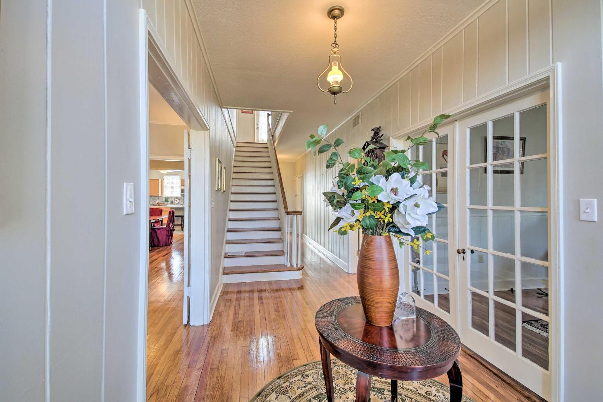 Delightful Retreat With Fireplace And Large Yard! Экстерьер фото